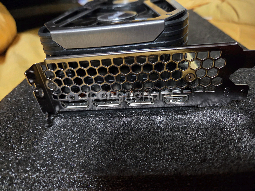 이엠텍 RTX 3070ti Black Edition D5X 8GB--2