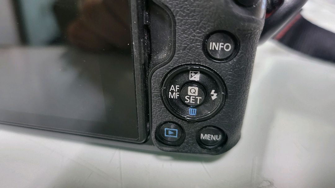 캐논 EOS M50 미러리스 카메라 15-45mm 렌즈 이미지