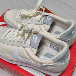 나이키 데이브레이크 써밋화이트 220(새상품)