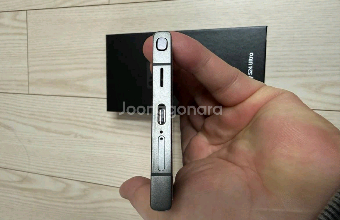 삼성 갤럭시 S24 울트라 256GB 티타늄 그레이 판매합니다--2