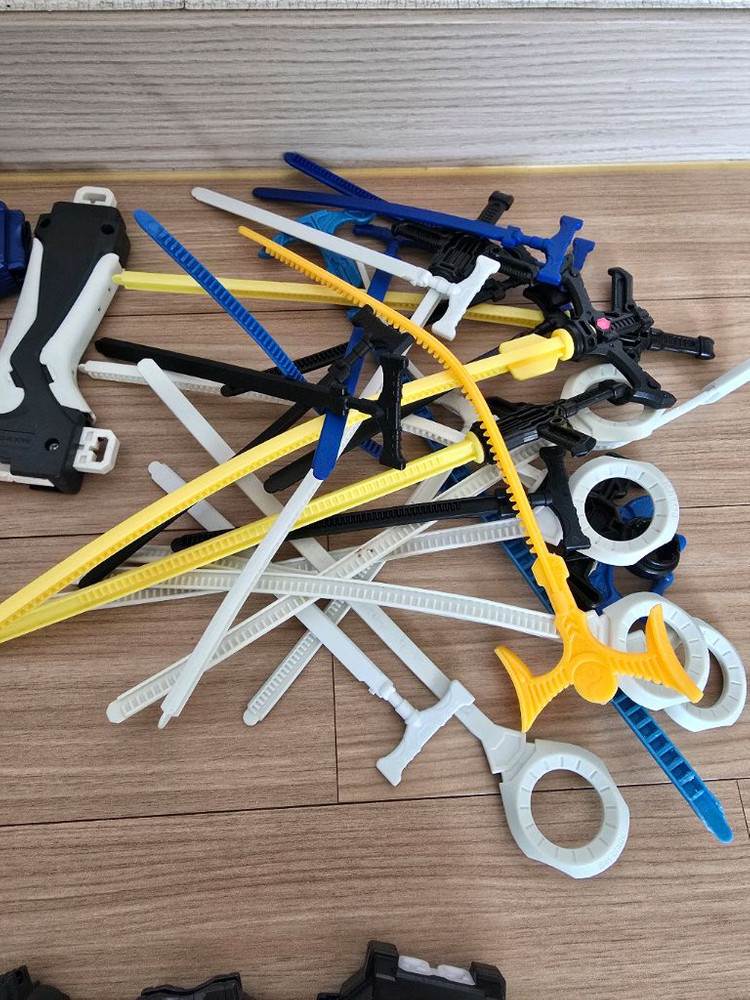 베이블레이드 팽이 장난감 ㅡ 택포--1