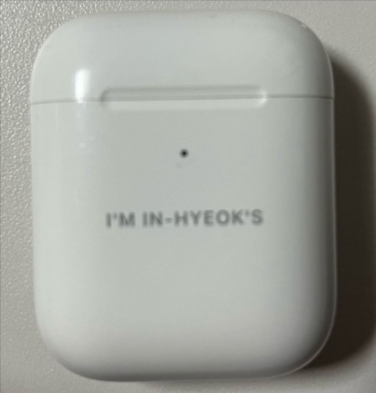 애플 에어팟 2세대 (무선 충전 케이스)--1