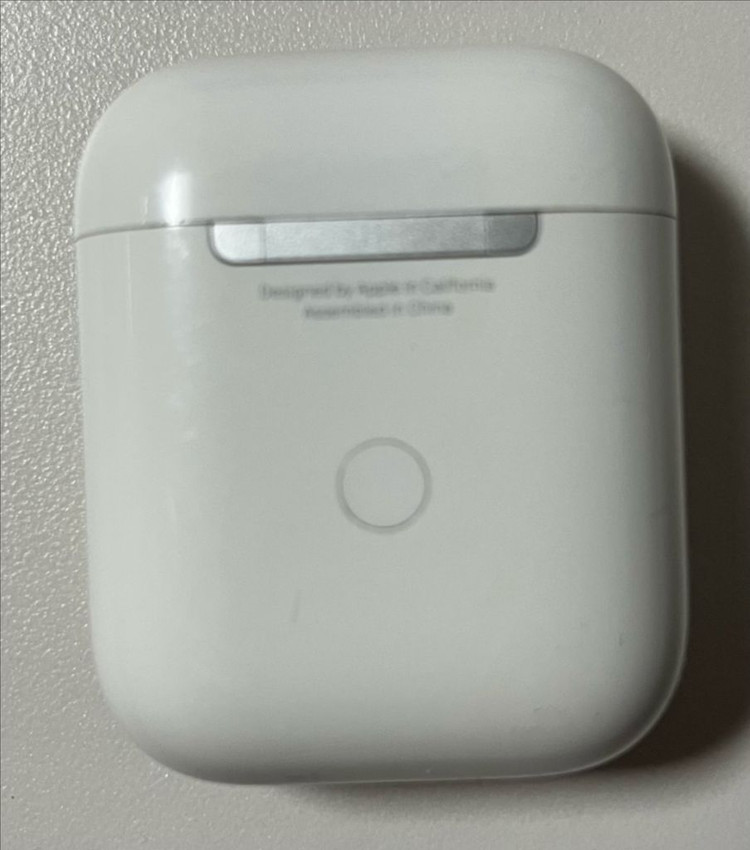 애플 에어팟 2세대 (무선 충전 케이스)--2