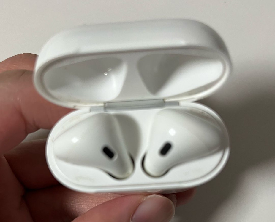 애플 에어팟 2세대 (무선 충전 케이스)--3