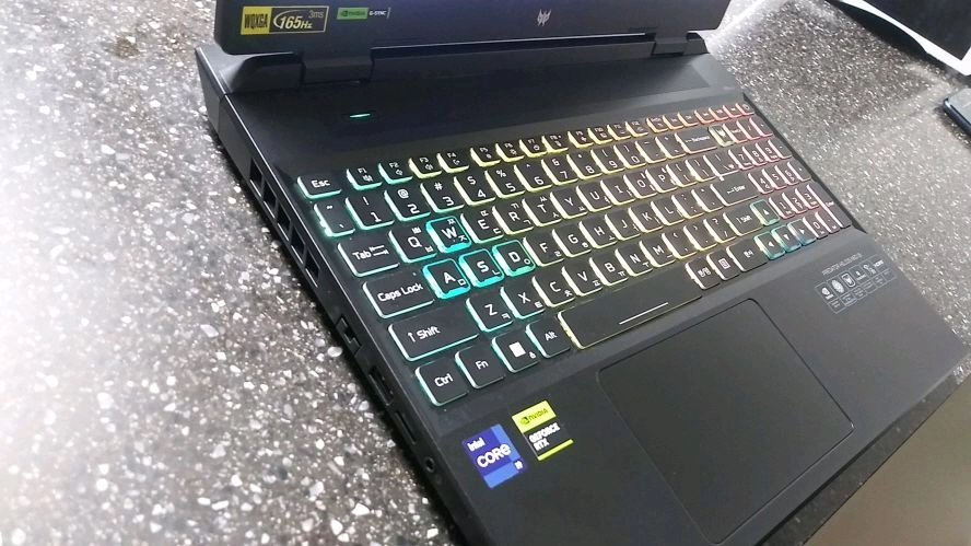 에이서 프레데터 하이엔드 i9 게이밍 노트북/램32G,RTX4060 이미지