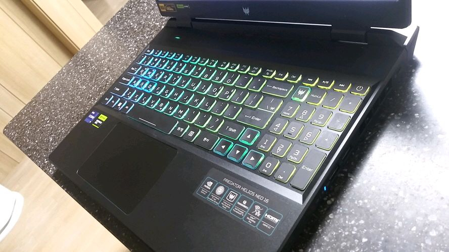 에이서 프레데터 하이엔드 i9 게이밍 노트북/램32G,RTX4060 이미지