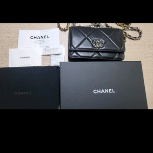 샤넬 19 woc 체인백 팝니다