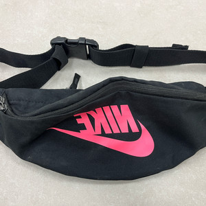 나이키 힙색가방 블랙앤핑크