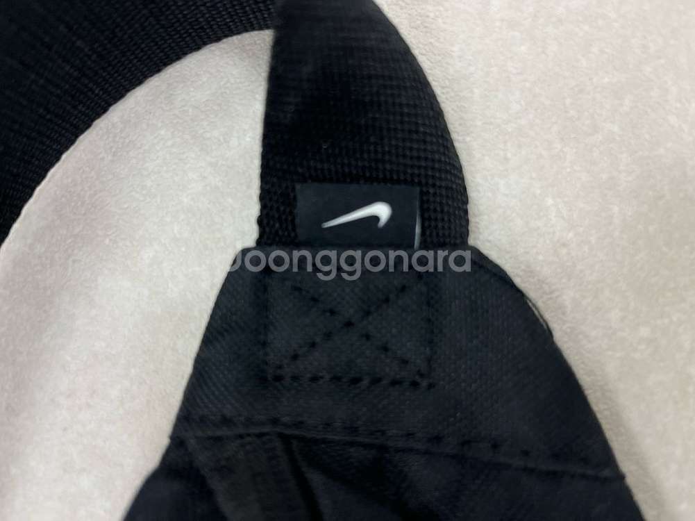 나이키 힙색가방 블랙앤핑크--1