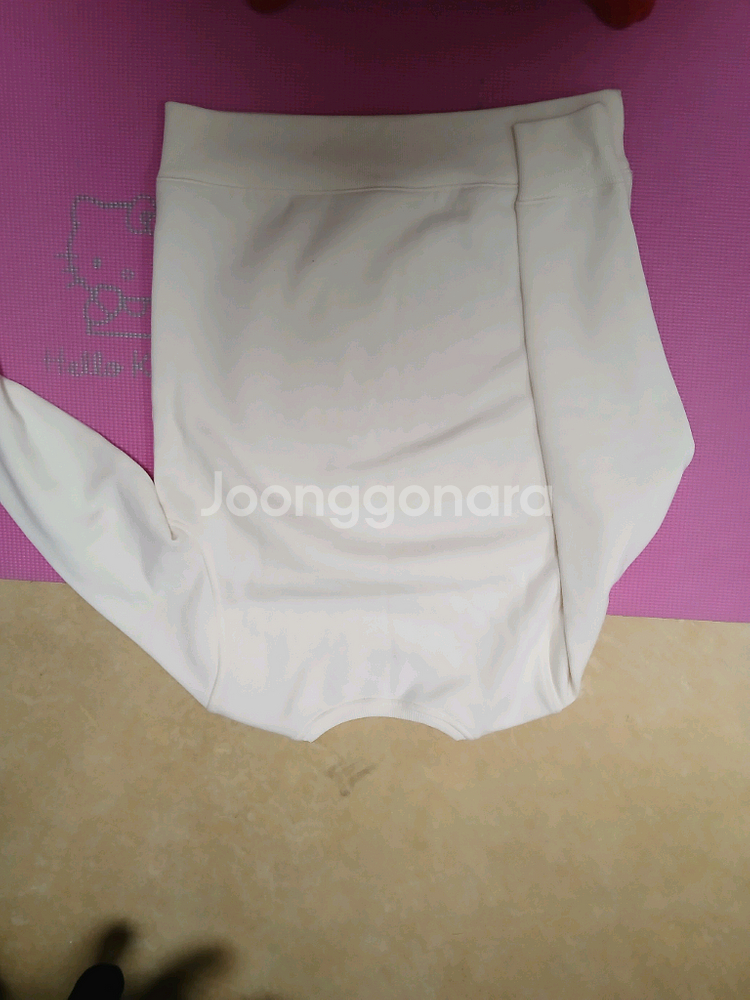 켈빈클라인 아이보리 기모 맨투맨 티 가슴단면 49정도--3