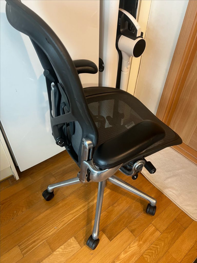 허먼밀러 뉴 에어론 인노바드 풀옵션 CD C사이즈--1