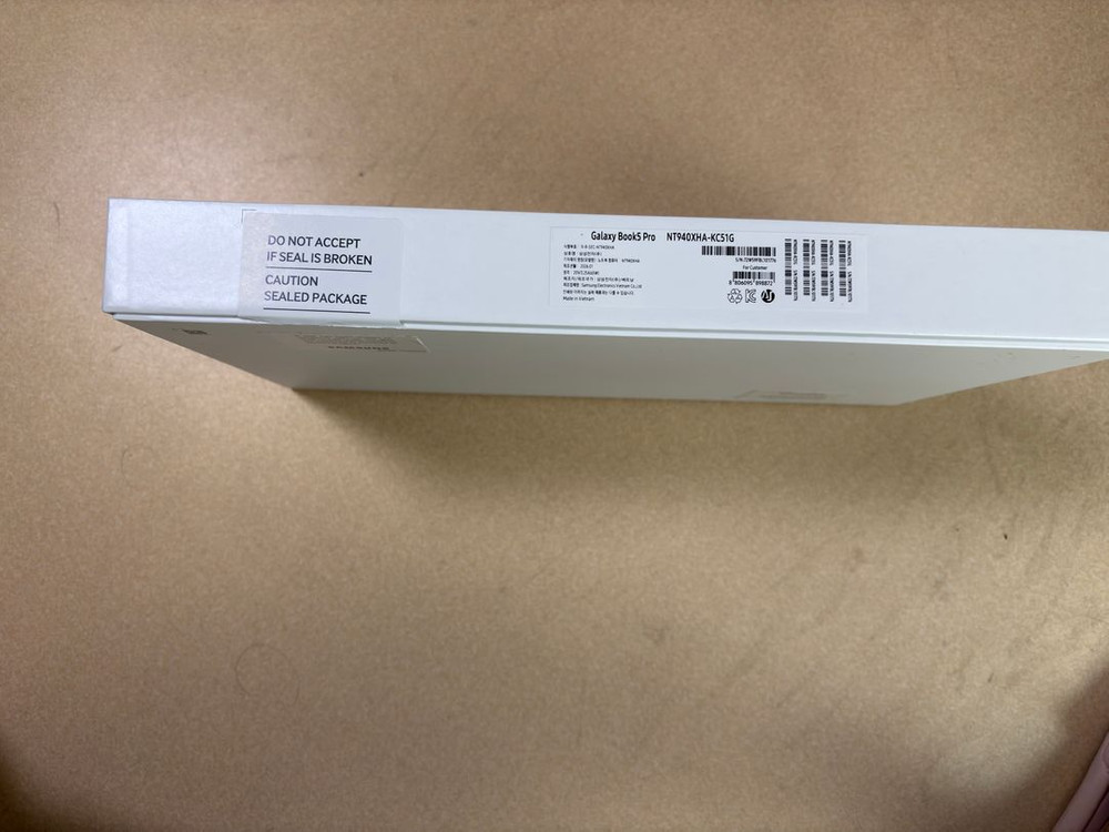 (SS 새상품급/ 2월2일개봉) 삼성 갤럭시북5프로 NT940XHA-KC51G 풀박스 판매합니다. (개봉)--2