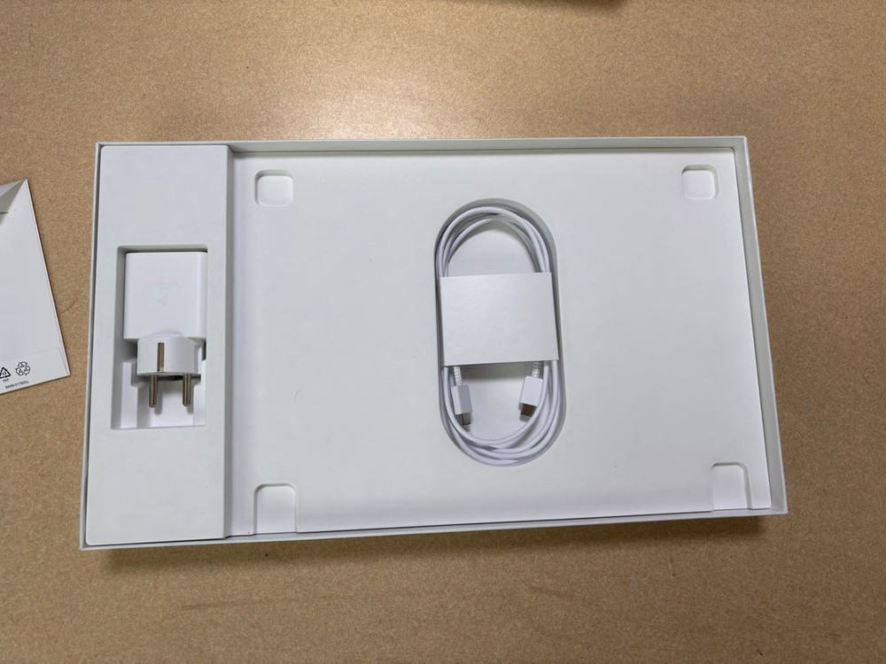 (SS 새상품급/ 2월2일개봉) 삼성 갤럭시북5프로 NT940XHA-KC51G 풀박스 판매합니다. (개봉)--4