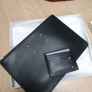 마르지엘라 클러치