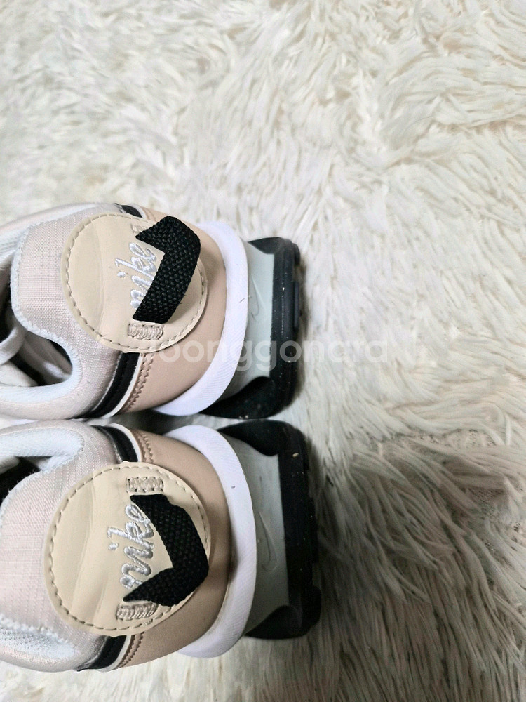 나이키 에어맥스 프리데이 베이지 235mm--3