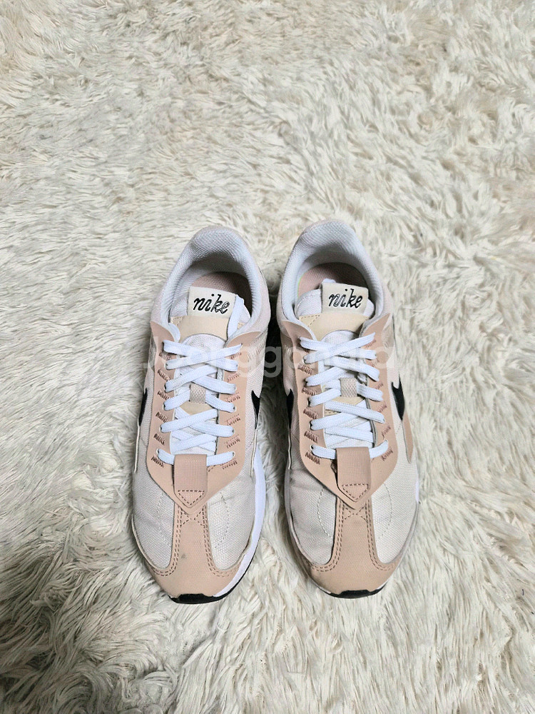 나이키 에어맥스 프리데이 베이지 235mm--4