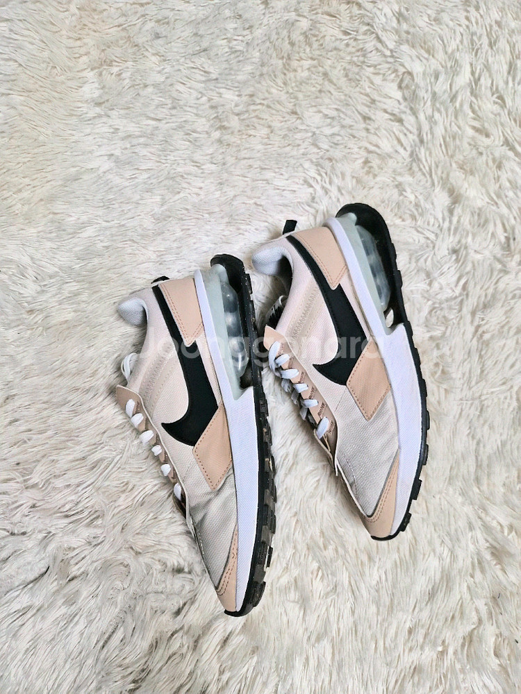 나이키 에어맥스 프리데이 베이지 235mm--5