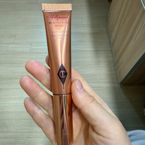 샬롯 틸버리 할리우드 뷰티 라이트 완드 스포트라이트, 하이라이터