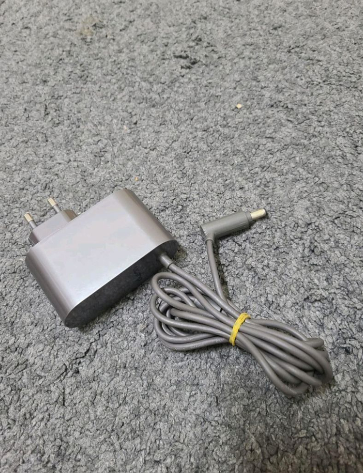 다이슨 무선청소기 충전기 V6 V7 V8용 충전기 이미지