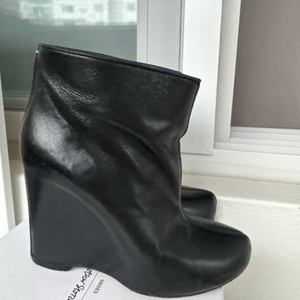 [37.5/240] 프랑스구매 마르지엘라 블랙 레더 앵클 부츠