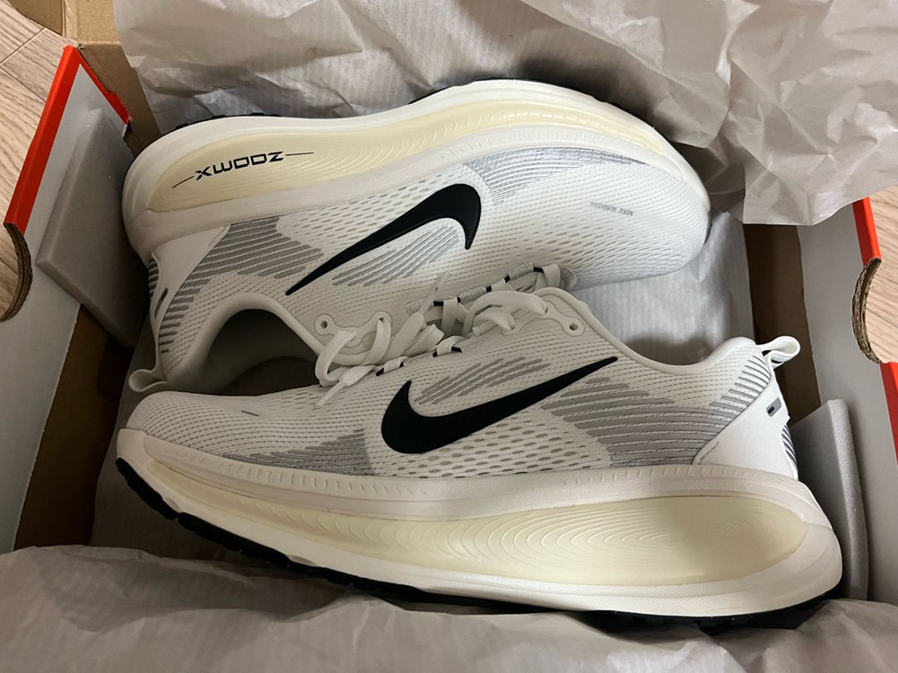 나이키 보메로 18 흰색 255mm 새상품--4