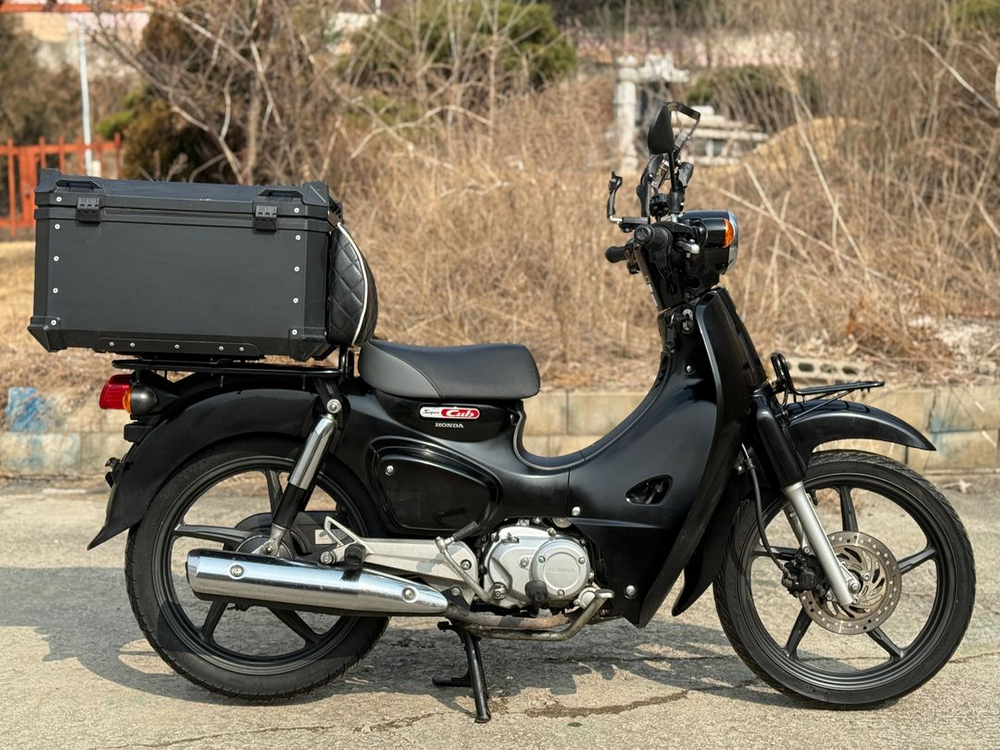 [혼다] 슈퍼커브110 25년식 1만키로 저렴하게 판매합니다--2