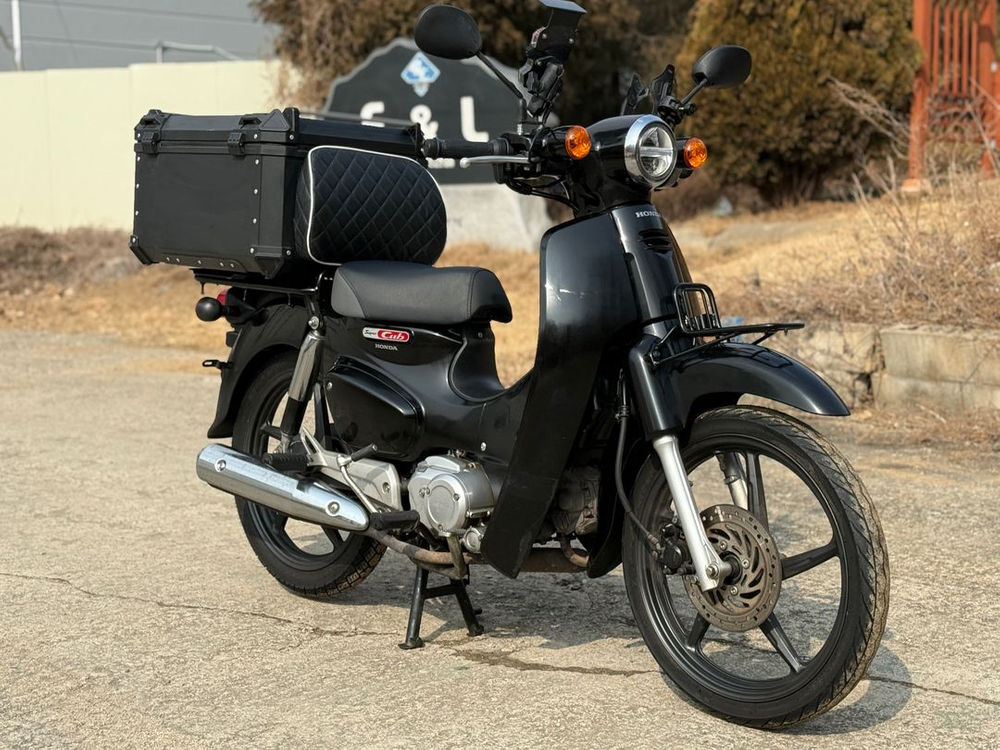 [혼다] 슈퍼커브110 25년식 1만키로 저렴하게 판매합니다--5