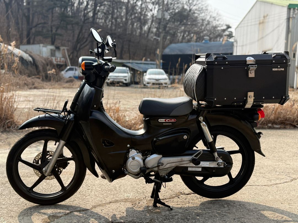 [혼다] 슈퍼커브110 25년식 1만키로 저렴하게 판매합니다--3