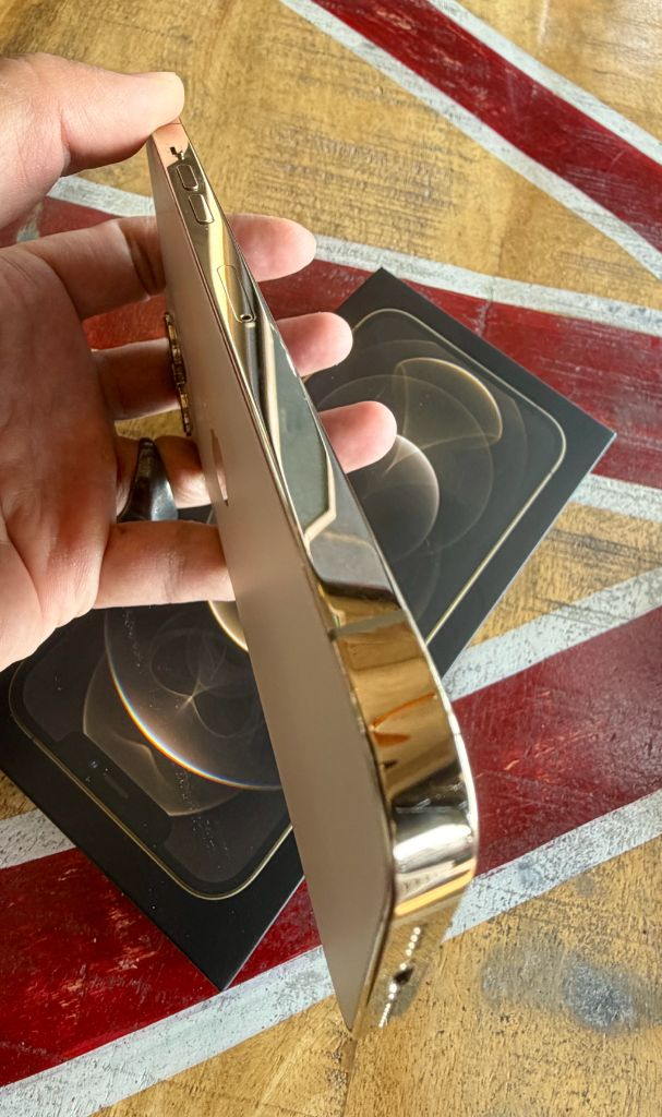 아이폰12 프로맥스 골드 512GB S급 박스풀 + 액세서리 판매해요!--12