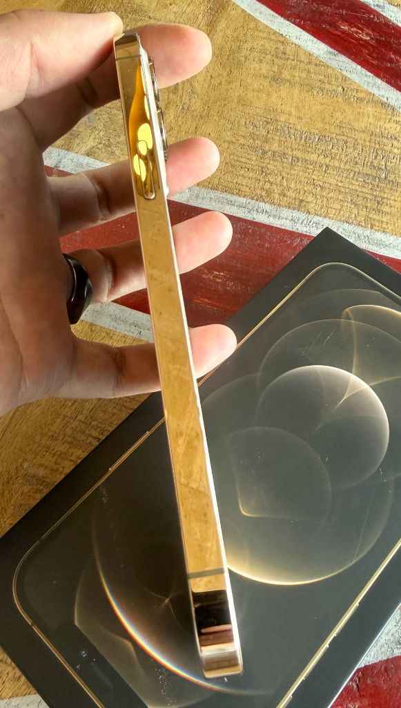 아이폰12 프로맥스 골드 512GB S급 박스풀 + 액세서리 판매해요!--11