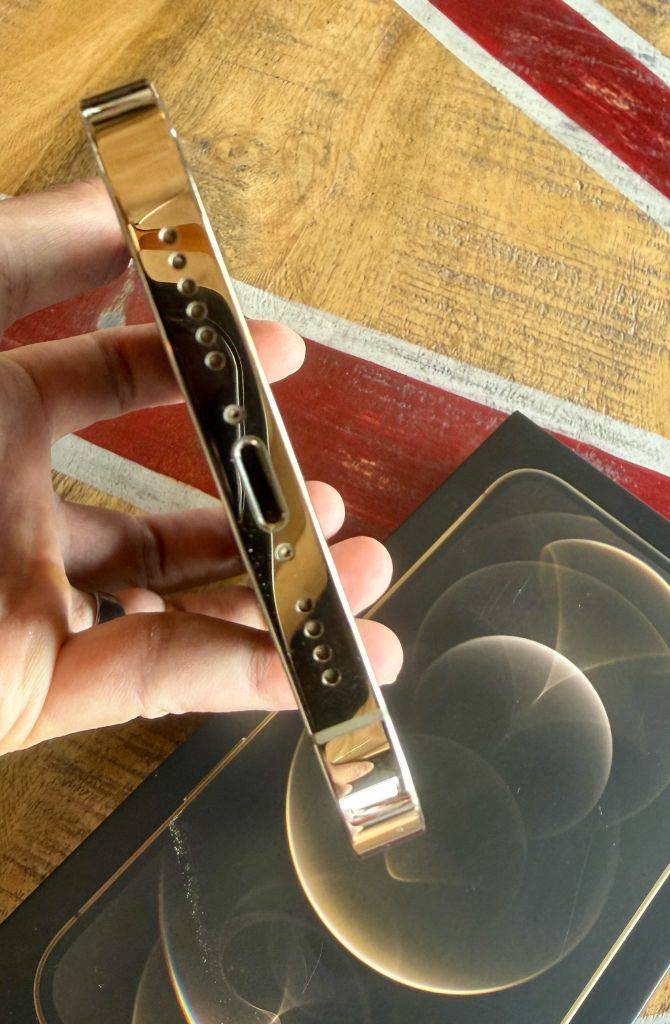 아이폰12 프로맥스 골드 512GB S급 박스풀 + 액세서리 판매해요!--3