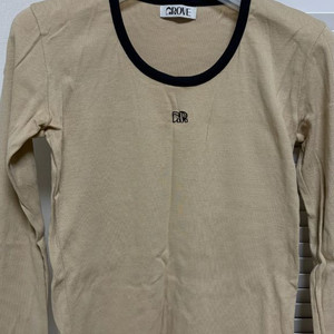 GROVE 베이지 긴팔 티셔츠