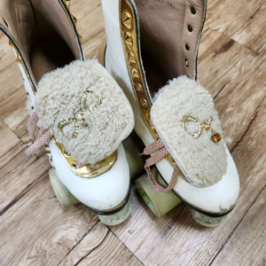 수제화 롤러스케이트 230사이즈 팝니다