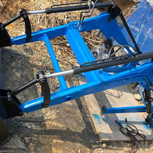 LS 엠트론 트렉터 47마력용 로더 이미지