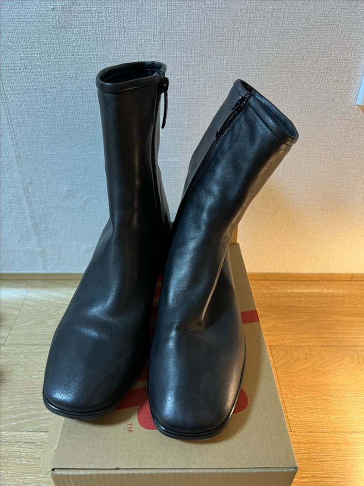 슈콤마보니 블랙 레더 앵클부츠--0