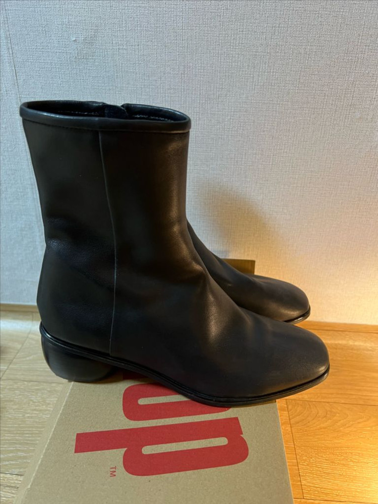 슈콤마보니 블랙 레더 앵클부츠--1