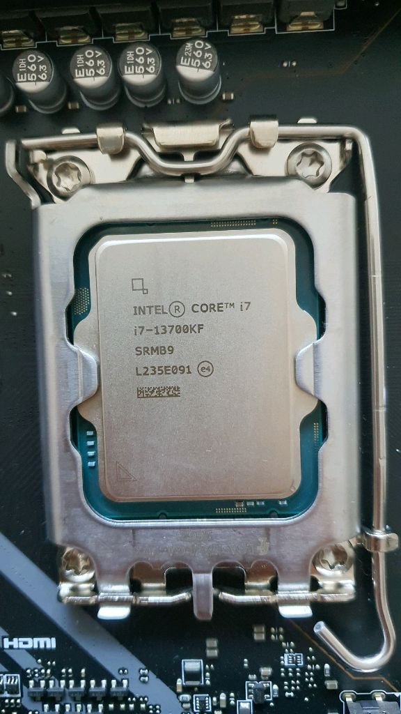 i7 13700kf + msi z690 edge wifi 판매합니다.--3