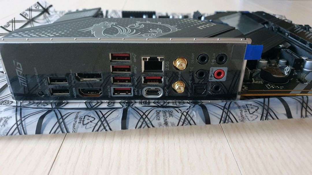 i7 13700kf + msi z690 edge wifi 판매합니다.--4