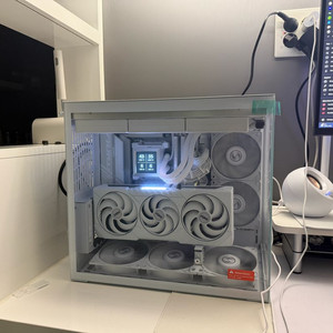 9800x3d 9070xt 리안리 non-rgb 이미지