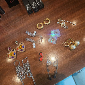 다양한 귀걸이 세트