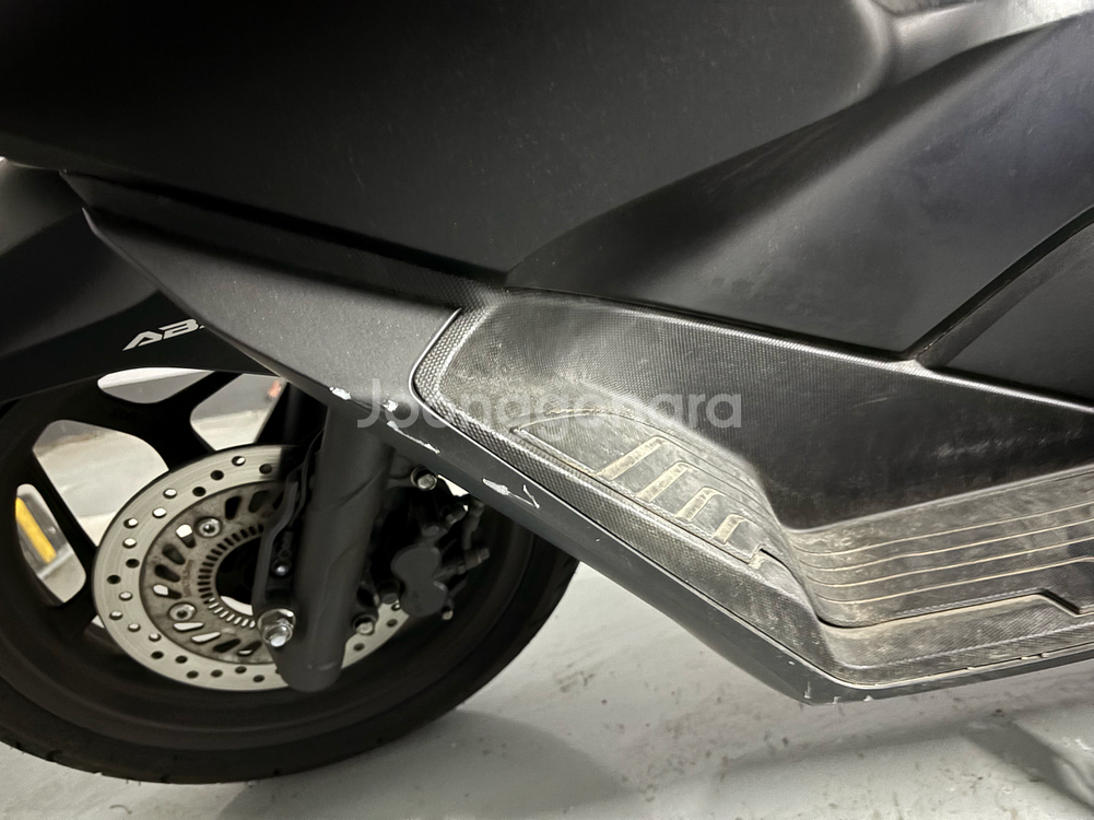 혼다 PCX125 블랙 오토바이 (탑박스, 헬멧 포함)--3