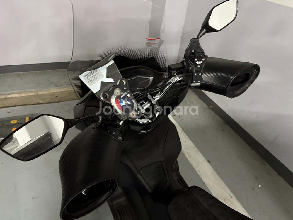 혼다 PCX125 블랙 오토바이 (탑박스, 헬멧 포함)--4