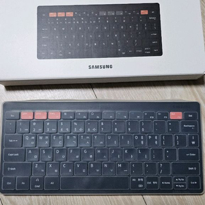 삼성 스마트 키보드 블루투스 트리오 500 블랙 팝니다.