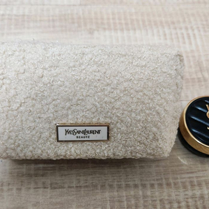 입생로랑 파우치와 엉크르드뽀 미니쿠션 팝니다