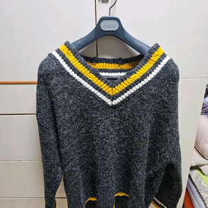 MORI 회색 V넥 줄무늬 니트(오프숄더겸용)