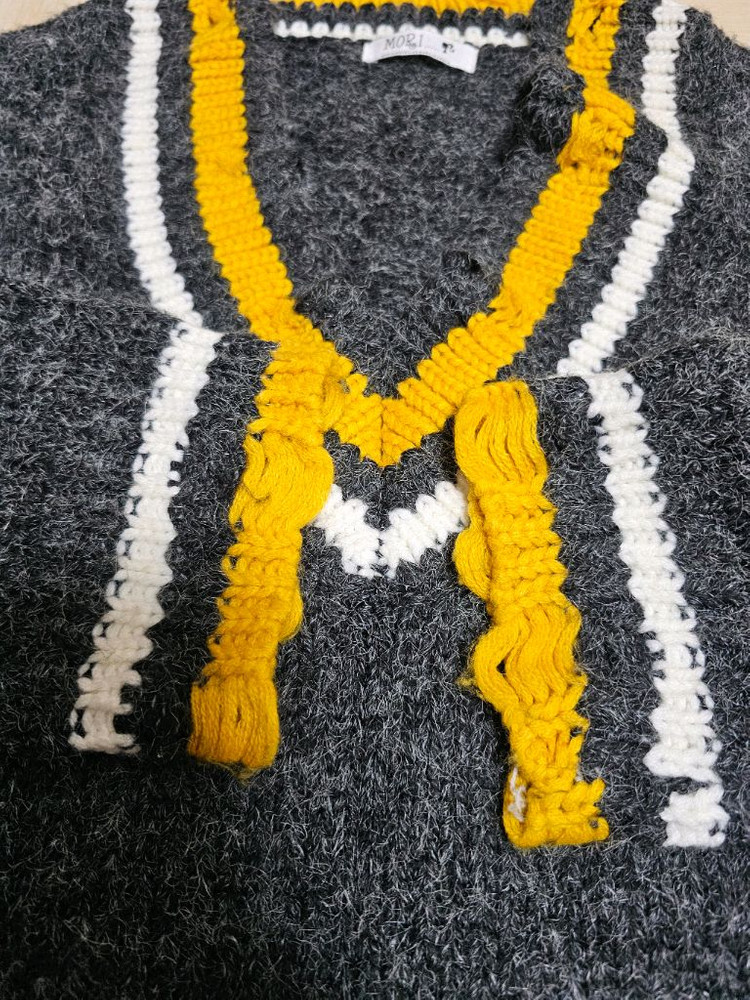 MORI 회색 V넥 줄무늬 니트(오프숄더겸용)--2