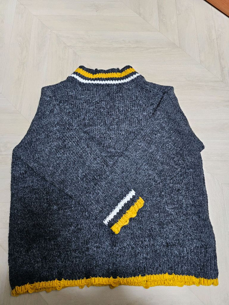 MORI 회색 V넥 줄무늬 니트(오프숄더겸용)--4