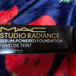 맥스튜디오 래디언스 세럼 리퀴드 파운데이션 이미지