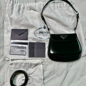 프라다 클레오 브러시드 레더 숄더백 미니