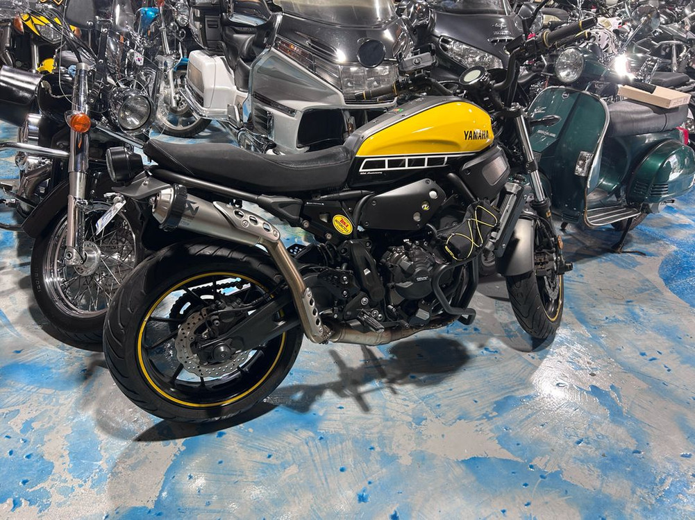 XSR700 이미지